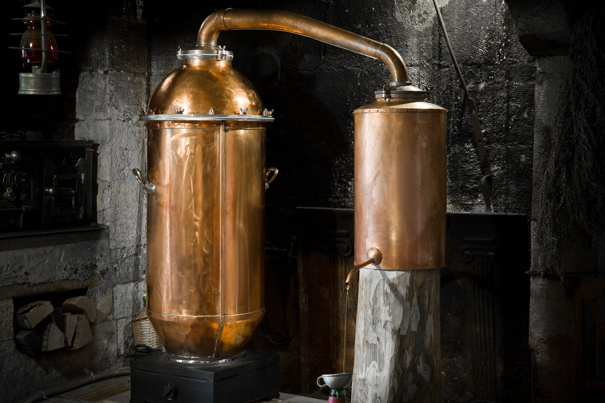 Alambic for distilling absinthe