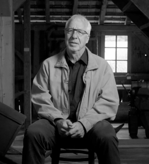 Screen capture of a video testimony in the En eaux troubles exhibition (4 of 8)