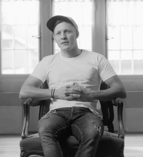 Screen capture of a video testimony in the En eaux troubles exhibition (8 of 8)