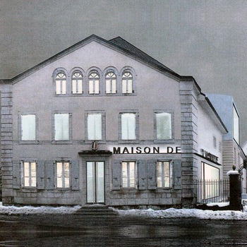 The Maison de l'Absinthe building at night, during the regional Journée portes ouvertes